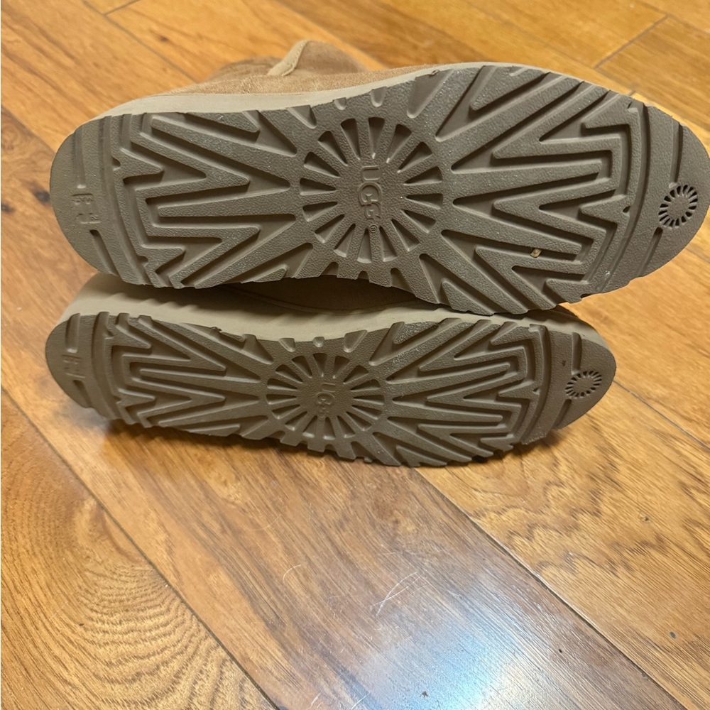 Closet clean out! UGG Women's Boots - Picture 6 of 6